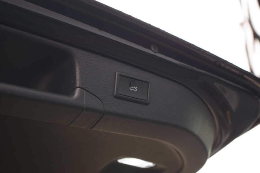 Škoda Superb Combi 1.5 TSI PHEV 204 PK Sportline, Panoramadak, Trekhaak, Head-Up Display