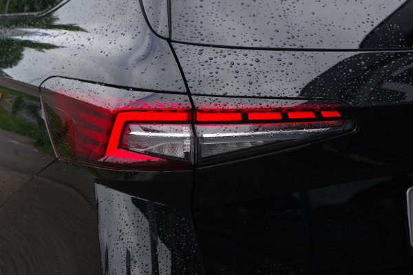 Škoda Superb Combi 1.5 TSI PHEV 204 PK Sportline, Panoramadak, Trekhaak, Head-Up Display