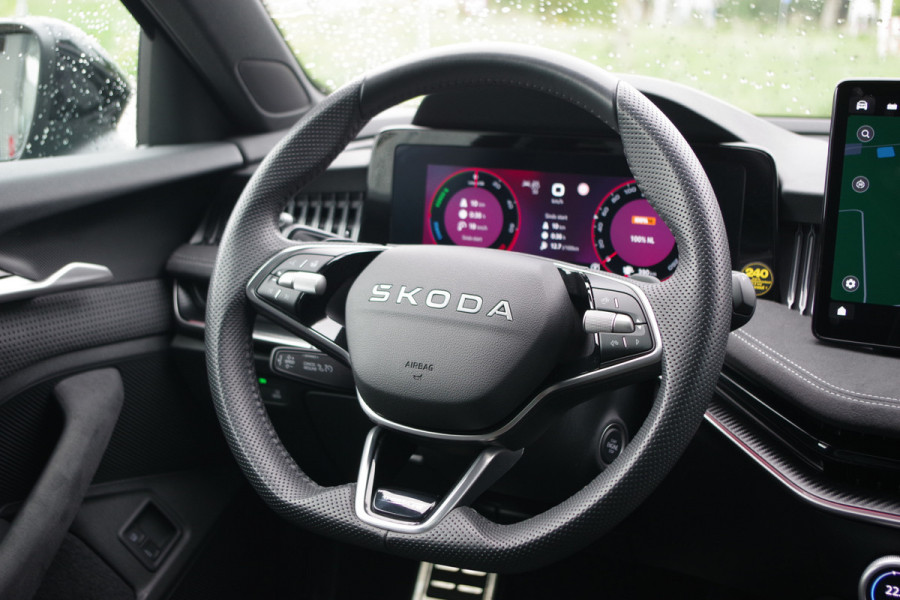 Škoda Superb Combi 1.5 TSI PHEV 204 PK Sportline, Panoramadak, Trekhaak, Head-Up Display