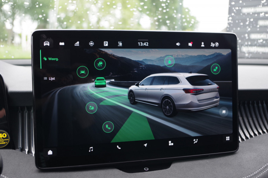 Škoda Superb Combi 1.5 TSI PHEV 204 PK Sportline, Panoramadak, Trekhaak, Head-Up Display