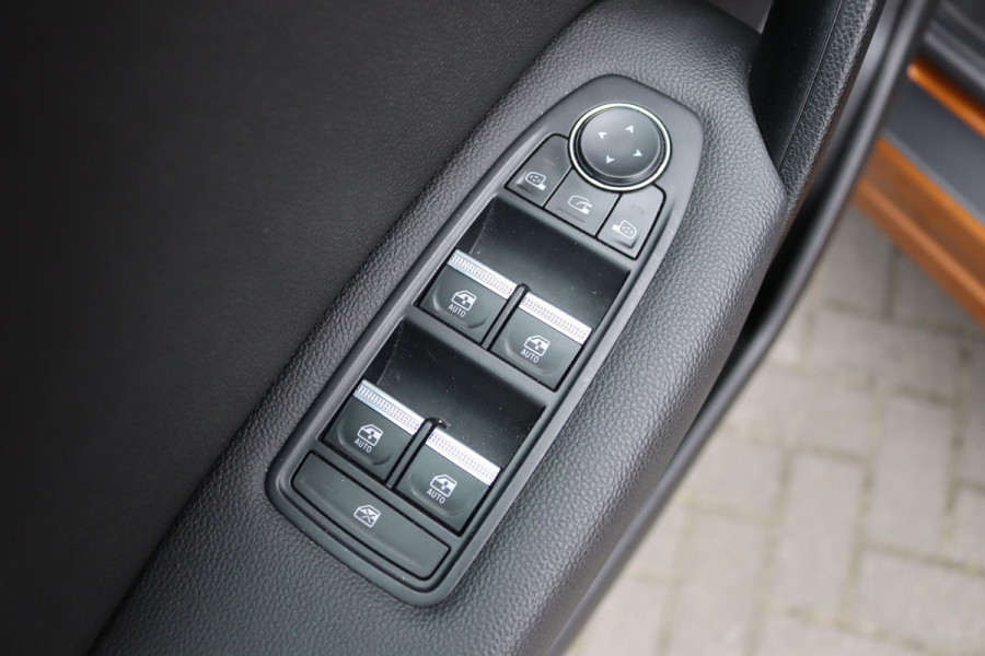 Renault Captur 1.0 TCe 90PK Intens Gr.-navigatie/Stoel-stuurverwarming/Camera/Navigatie/Parkeerhulp