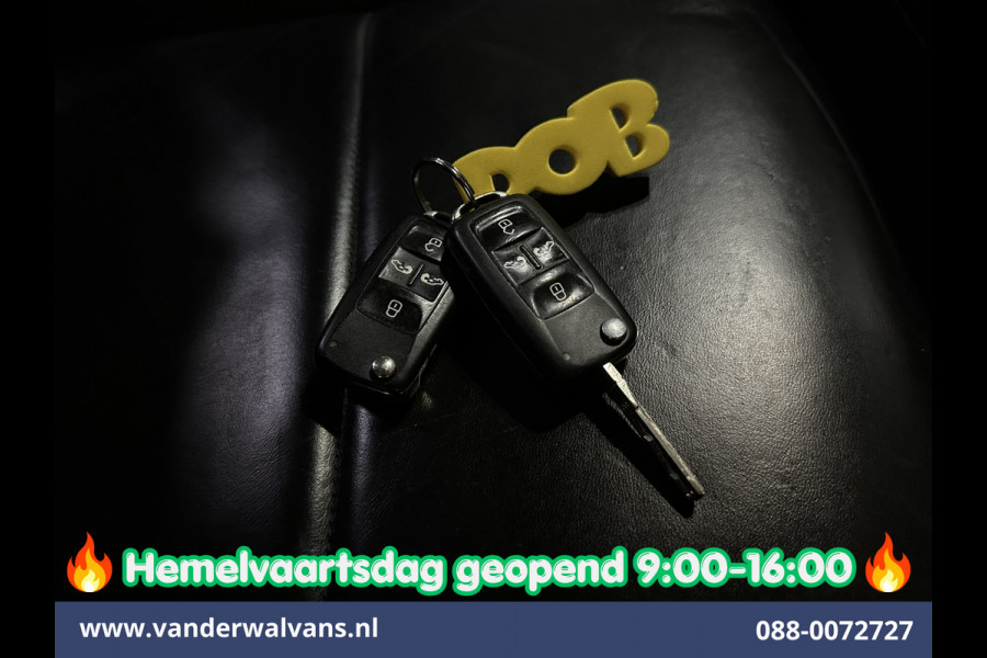 Volkswagen Transporter 2.0 TDI 204pk Automaat L2H1 Dubbele cabine Euro6 Airco | 2x Zijdeur | Leder | Navigatie | Camera | LED | Trekhaak | LM Velgen |  Cruisecontrol, Android Auto, Stoelverwarming, Verwarmde Voorruit, Parkeersensoren, panoramadak, 5-zits