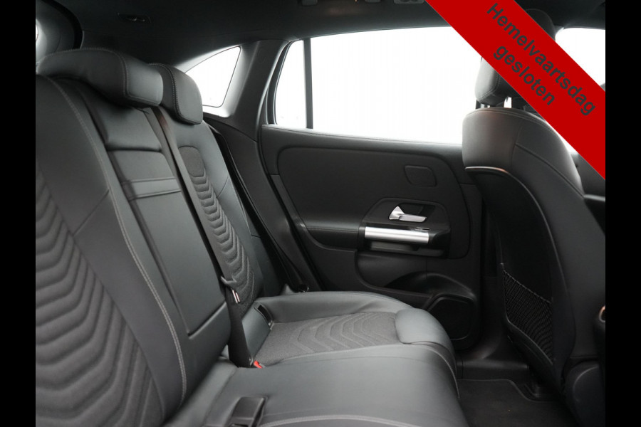 Mercedes-Benz EQA 250 Business Line 66 kWh 191pk Dealer O.H. | Panodak | MBUX Widescreen Navi | Camera | Stoelen & Stuur Verwarmd | Keyless | Blis | Apple Carplay | Sfeerverlichting | Park Assist | Navigatie | DAB | 18''L.M. |