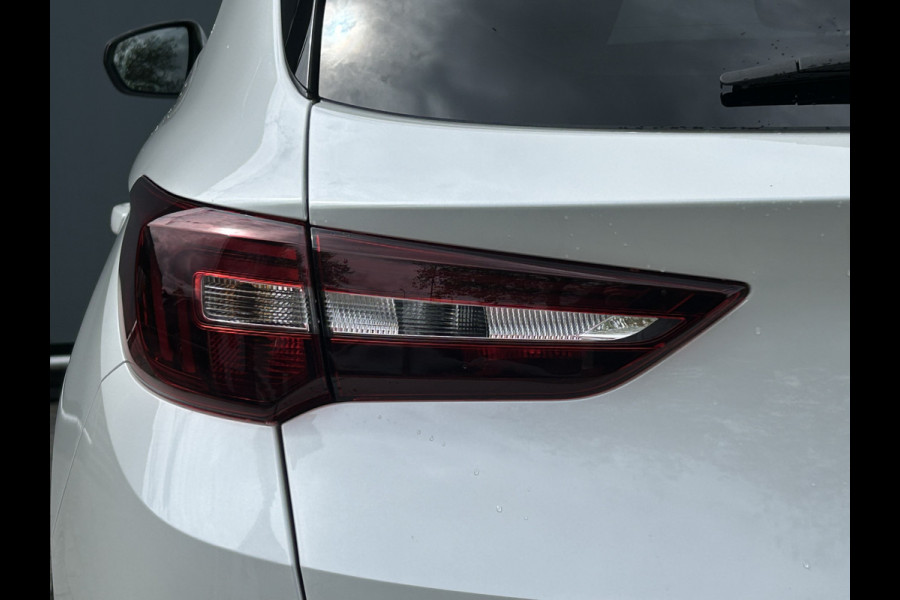 Opel Grandland X BWJ 2020 | 1.2T 131PK Bus Executive | TREKHAAK | CLIMA | CARPLAY | NAVIGATIE | PDC 2X | LICHTMETAAL |