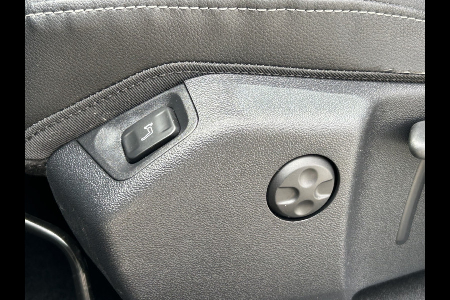 Opel Grandland X BWJ 2020 | 1.2T 131PK Bus Executive | TREKHAAK | CLIMA | CARPLAY | NAVIGATIE | PDC 2X | LICHTMETAAL |