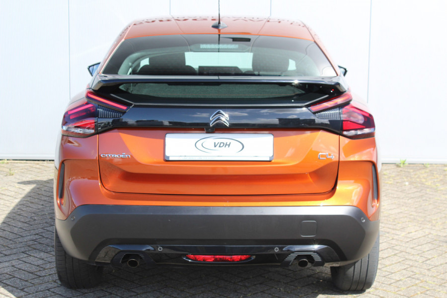 Citroën C4 1.2-130pk 'Iconic' AUTOMAAT ! Gun u het comfort en gemak van een automaat ! Autm. airco, Navigatie, Cruise Control, Climate Control dual, Lane assist, Stoelverwarming, Camera, Apple CarPlay/Android auto etc.