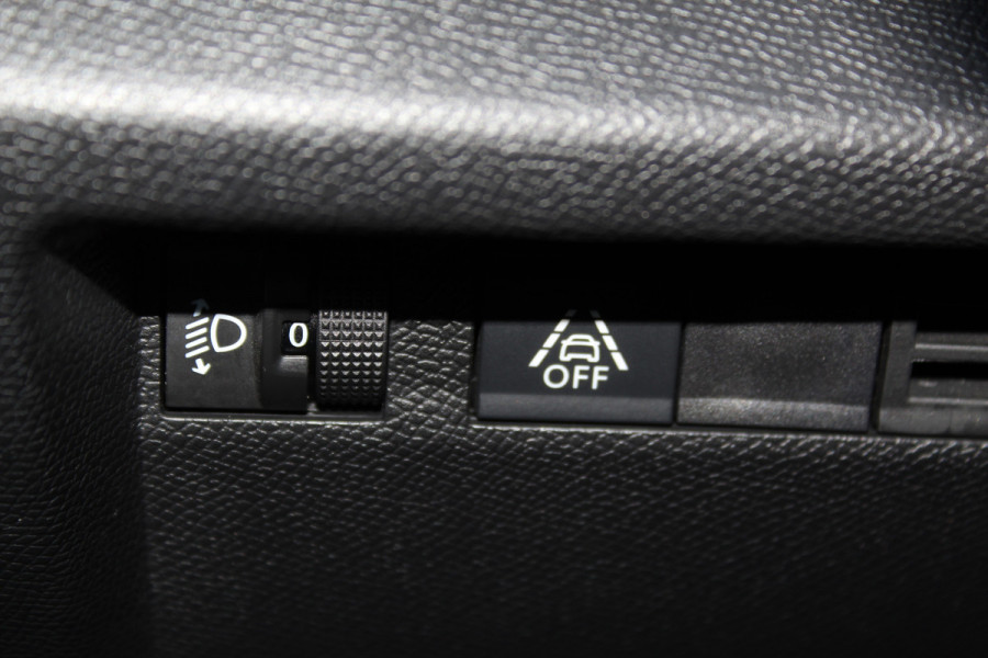 Citroën C4 1.2-130pk 'Iconic' AUTOMAAT ! Gun u het comfort en gemak van een automaat ! Autm. airco, Navigatie, Cruise Control, Climate Control dual, Lane assist, Stoelverwarming, Camera, Apple CarPlay/Android auto etc.