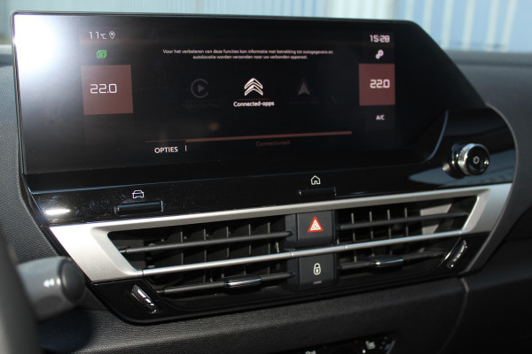 Citroën C4 1.2-130pk 'Iconic' AUTOMAAT ! Gun u het comfort en gemak van een automaat ! Autm. airco, Navigatie, Cruise Control, Climate Control dual, Lane assist, Stoelverwarming, Camera, Apple CarPlay/Android auto etc.