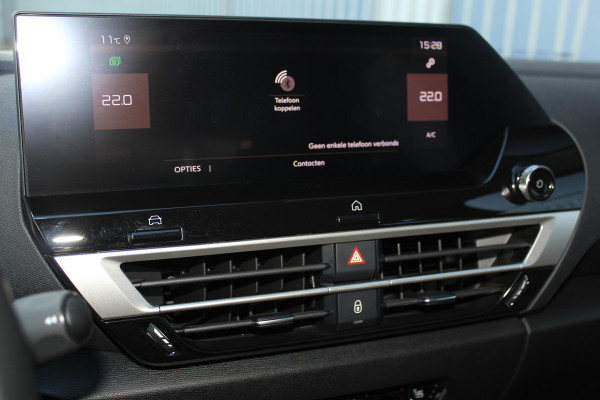 Citroën C4 1.2-130pk 'Iconic' AUTOMAAT ! Gun u het comfort en gemak van een automaat ! Autm. airco, Navigatie, Cruise Control, Climate Control dual, Lane assist, Stoelverwarming, Camera, Apple CarPlay/Android auto etc.