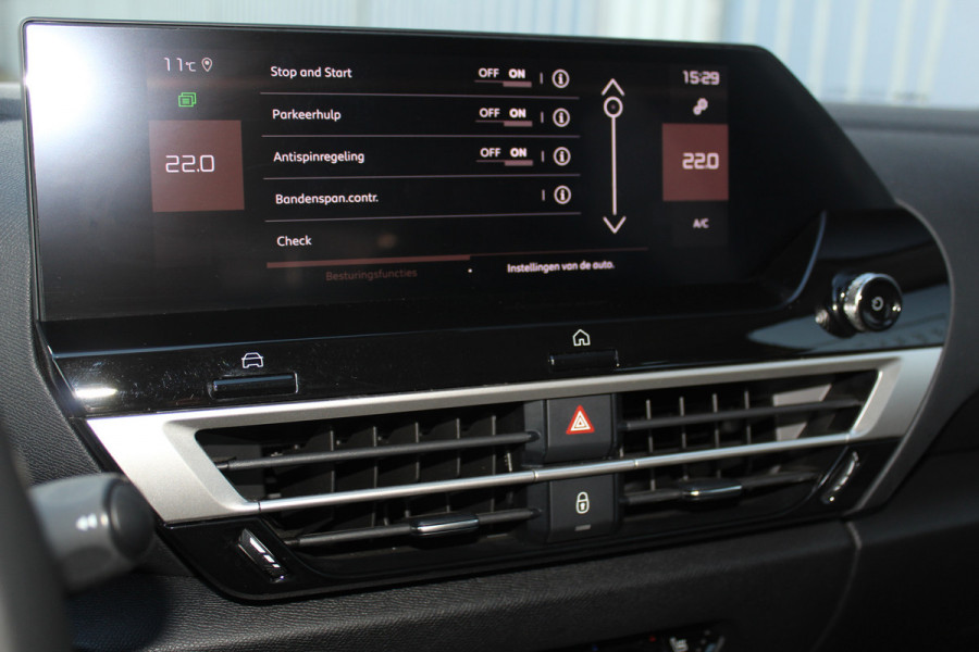 Citroën C4 1.2-130pk 'Iconic' AUTOMAAT ! Gun u het comfort en gemak van een automaat ! Autm. airco, Navigatie, Cruise Control, Climate Control dual, Lane assist, Stoelverwarming, Camera, Apple CarPlay/Android auto etc.