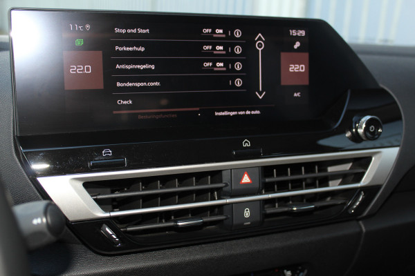 Citroën C4 1.2-130pk 'Iconic' AUTOMAAT ! Gun u het comfort en gemak van een automaat ! Autm. airco, Navigatie, Cruise Control, Climate Control dual, Lane assist, Stoelverwarming, Camera, Apple CarPlay/Android auto etc.