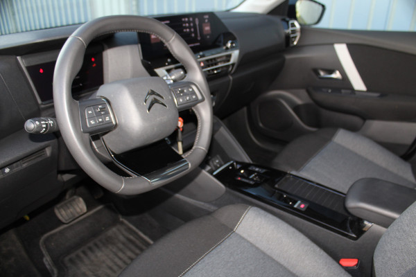 Citroën C4 1.2-130pk 'Iconic' AUTOMAAT ! Gun u het comfort en gemak van een automaat ! Autm. airco, Navigatie, Cruise Control, Climate Control dual, Lane assist, Stoelverwarming, Camera, Apple CarPlay/Android auto etc.