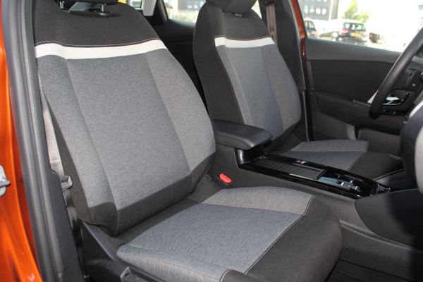 Citroën C4 1.2-130pk 'Iconic' AUTOMAAT ! Gun u het comfort en gemak van een automaat ! Autm. airco, Navigatie, Cruise Control, Climate Control dual, Lane assist, Stoelverwarming, Camera, Apple CarPlay/Android auto etc.