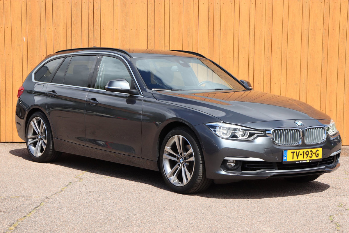 BMW 3 Serie Touring 318i Luxury Edition org.NL leer+el+vw camera el.klep trekhaak