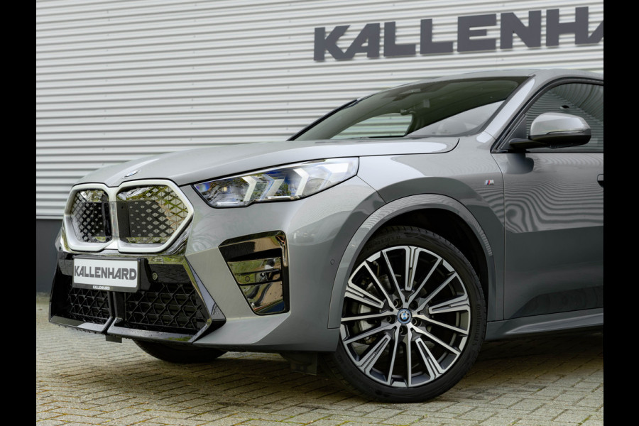 BMW iX2 eDrive20 - M-Sport Edition - Premium Pack - 20 inch - Camera
