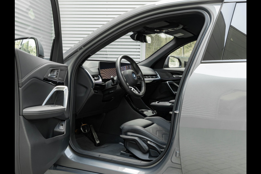 BMW iX2 eDrive20 - M-Sport Edition - Premium Pack - 20 inch - Camera