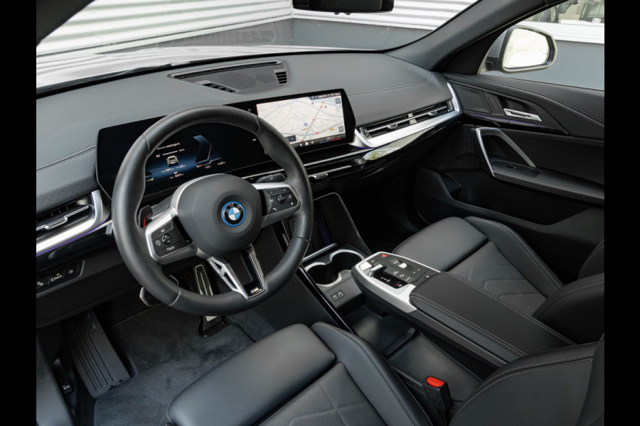 BMW iX2 eDrive20 - M-Sport Edition - Premium Pack - 20 inch - Camera