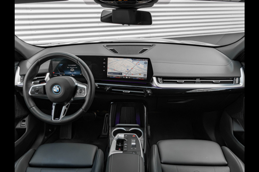 BMW iX2 eDrive20 - M-Sport Edition - Premium Pack - 20 inch - Camera