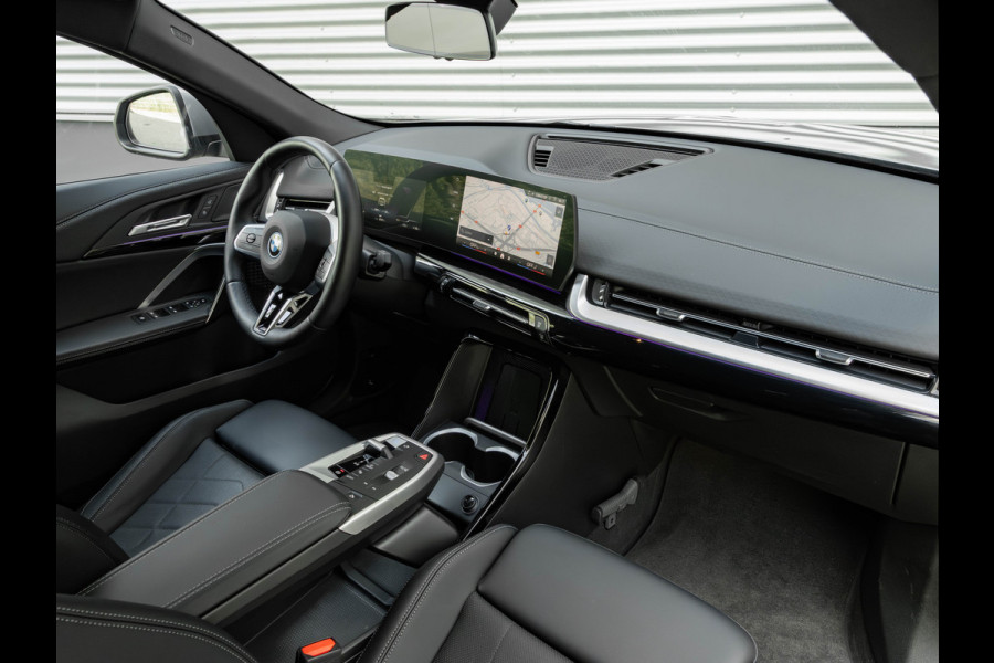 BMW iX2 eDrive20 - M-Sport Edition - Premium Pack - 20 inch - Camera