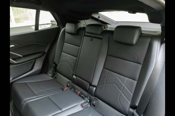 BMW iX2 eDrive20 - M-Sport Edition - Premium Pack - 20 inch - Camera