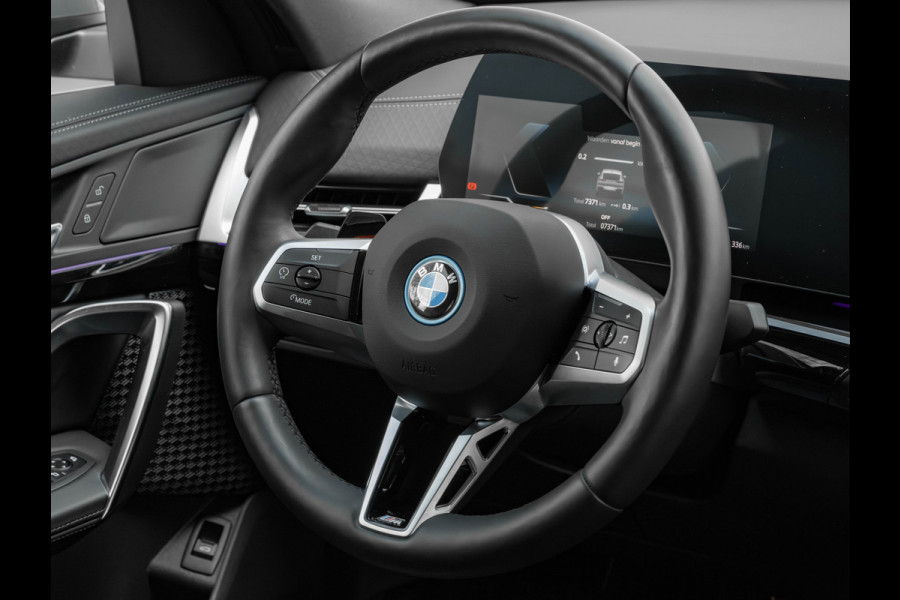 BMW iX2 eDrive20 - M-Sport Edition - Premium Pack - 20 inch - Camera