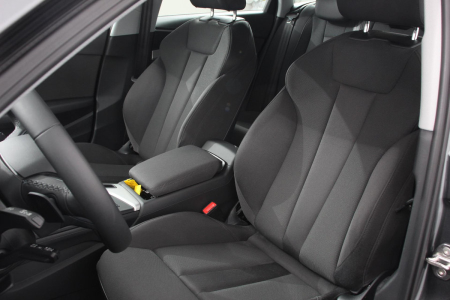 Audi A4 Avant 40 TFSI 204 pk S-tronic S Line Plus Navigatie Adaptive Cruise Control Parkeersensoren Camera Lane Assist Elektrische achterklep Stoelverwarming Ledverlichting Virtual Cockpit Climatronic