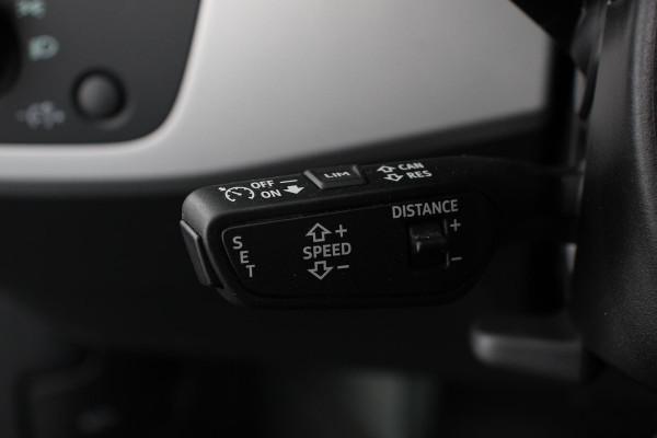 Audi A4 Avant 40 TFSI 204 pk S-tronic S Line Plus Navigatie Adaptive Cruise Control Parkeersensoren Camera Lane Assist Elektrische achterklep Stoelverwarming Ledverlichting Virtual Cockpit Climatronic