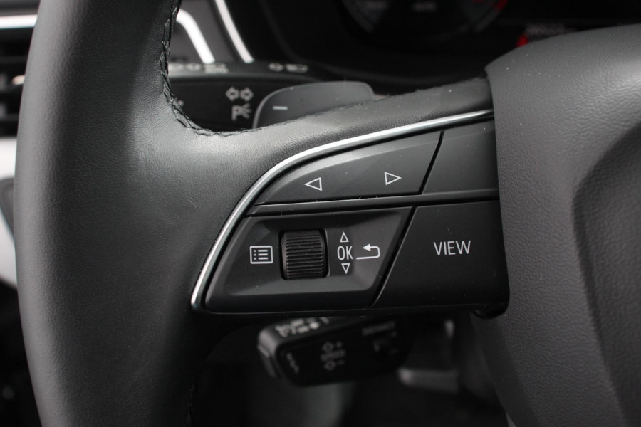 Audi A4 Avant 40 TFSI 204 pk S-tronic S Line Plus Navigatie Adaptive Cruise Control Parkeersensoren Camera Lane Assist Elektrische achterklep Stoelverwarming Ledverlichting Virtual Cockpit Climatronic