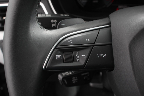 Audi A4 Avant 40 TFSI 204 pk S-tronic S Line Plus Navigatie Adaptive Cruise Control Parkeersensoren Camera Lane Assist Elektrische achterklep Stoelverwarming Ledverlichting Virtual Cockpit Climatronic