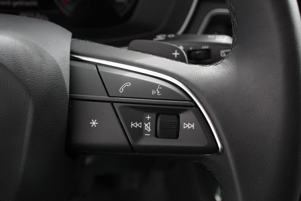 Audi A4 Avant 40 TFSI 204 pk S-tronic S Line Plus Navigatie Adaptive Cruise Control Parkeersensoren Camera Lane Assist Elektrische achterklep Stoelverwarming Ledverlichting Virtual Cockpit Climatronic
