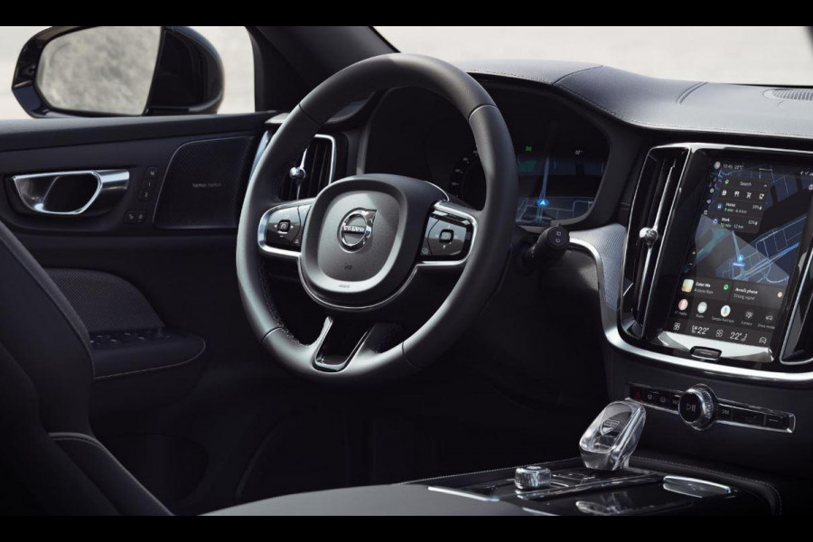 Volvo V60 T8 455PK PHEV AWD Ultra Performance Edition / Polestar optimisation / Glossy Black logo's / Panoramadak / Head-up display / Harman Kardon / 360 Camera / Elektrisch bedienbare voorstoelen met geheugen/ Apple Carplay/ Pilot assit/ Adaptive cruise control/