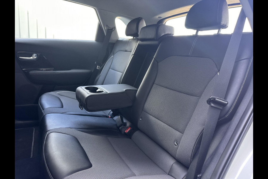 Kia e-Niro DynamicLine 64 kWh | SOH: 96,7% | 3 Fase | Warmtepomp  | Adaptive CC | Camera | Navi | Stoel-Stuurverwarming |