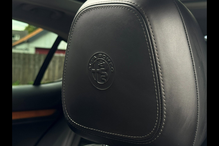 Alfa Romeo Stelvio 2.0 T AWD Veloce | Schuif-Kantel Dak | Trekhaak | Performance Pack | Leder + Memory | Harman Kardon