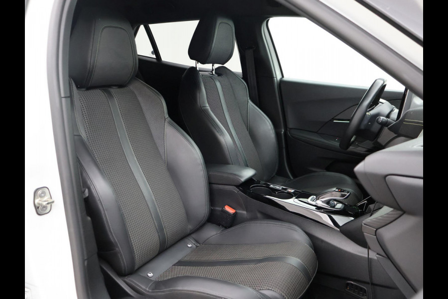 Peugeot e-2008 EV GT 50 kWh 3-FASE + ADAPTIVE CRUISE | STOELVERW. 89% SOH| 18 INCH | LED | APPLE CARPLAY | CAMERA
