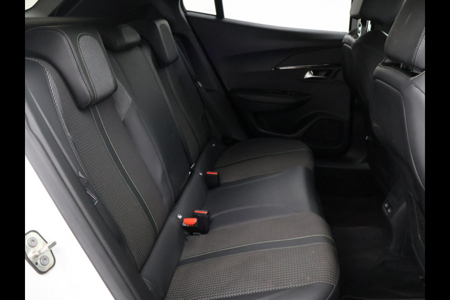 Peugeot e-2008 EV GT 50 kWh 3-FASE + ADAPTIVE CRUISE | STOELVERW. 89% SOH| 18 INCH | LED | APPLE CARPLAY | CAMERA