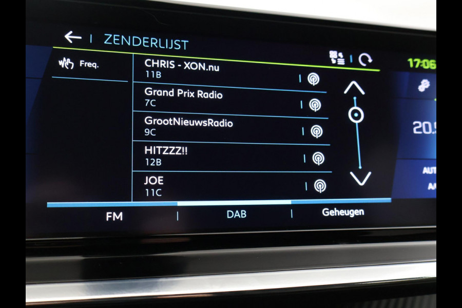 Peugeot e-2008 EV GT 50 kWh 3-FASE + ADAPTIVE CRUISE | STOELVERW. 89% SOH| 18 INCH | LED | APPLE CARPLAY | CAMERA