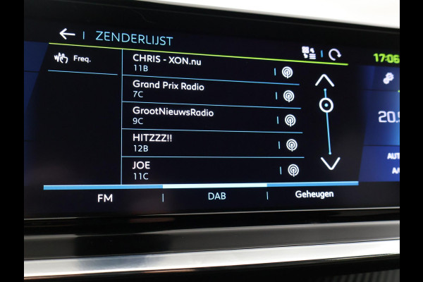 Peugeot e-2008 EV GT 50 kWh 3-FASE + ADAPTIVE CRUISE | STOELVERW. 89% SOH| 18 INCH | LED | APPLE CARPLAY | CAMERA