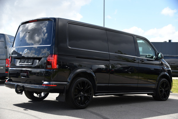 Volkswagen Transporter 2.0 TDI L2H1 30 Highline Black Edition Adaptieve Cruise, Camera, Carplay, 150pk, Trekhaak, Stoelverwarming, LED, Automaat, Standkachel, Sensoren, Uniek!