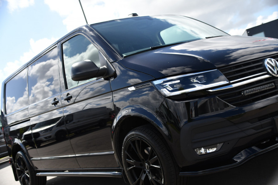 Volkswagen Transporter 2.0 TDI L2H1 30 Highline Black Edition Adaptieve Cruise, Camera, Carplay, 150pk, Trekhaak, Stoelverwarming, LED, Automaat, Standkachel, Sensoren, Uniek!