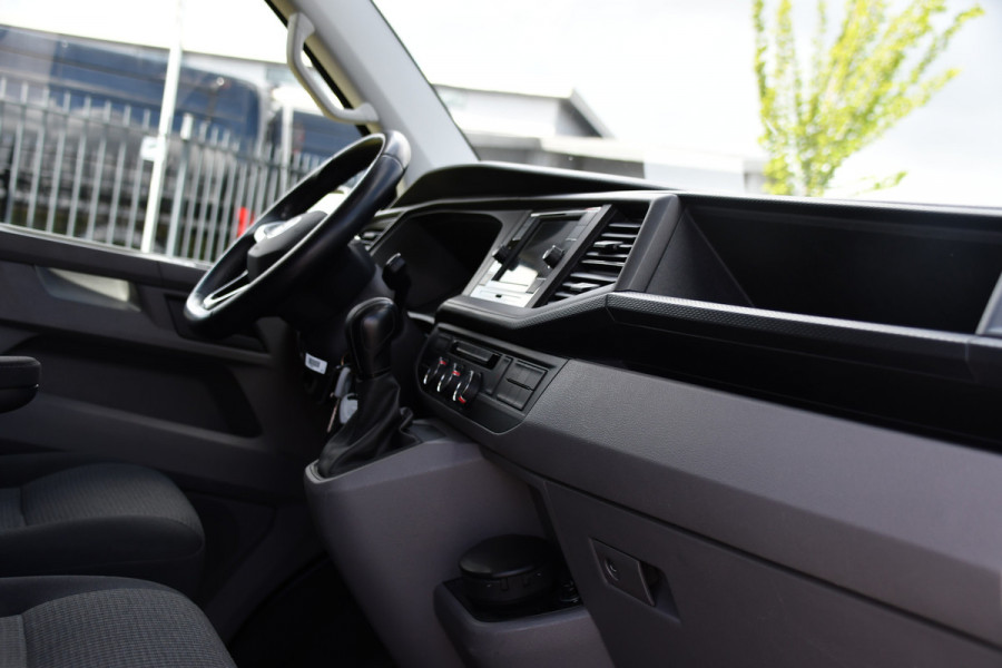 Volkswagen Transporter 2.0 TDI L2H1 30 Highline Black Edition Adaptieve Cruise, Camera, Carplay, 150pk, Trekhaak, Stoelverwarming, LED, Automaat, Standkachel, Sensoren, Uniek!