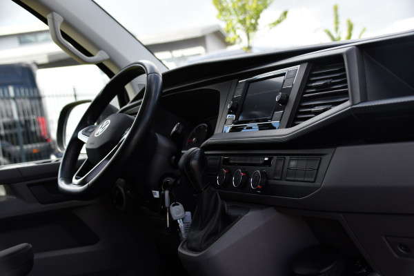 Volkswagen Transporter 2.0 TDI L2H1 30 Highline Adaptieve Cruise, Camera, Carplay, 150pk, Trekhaak, Stoelverwarming, LED, Automaat, Standkachel, Sensoren, Uniek!