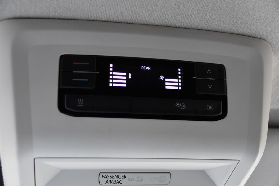Volkswagen Transporter 2.0 TDI L2H1 30 Highline Adaptieve Cruise, Camera, Carplay, 150pk, Trekhaak, Stoelverwarming, LED, Automaat, Standkachel, Sensoren, Uniek!