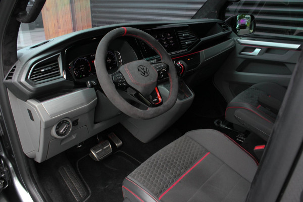 Volkswagen Transporter 2.0 TDI L1H1 204PK JB- EDITION DSG / PDC / SCHROEFSET / GTI INTERIEUR / SUBWOOFER / APPLE CARPLAY /NAVI
