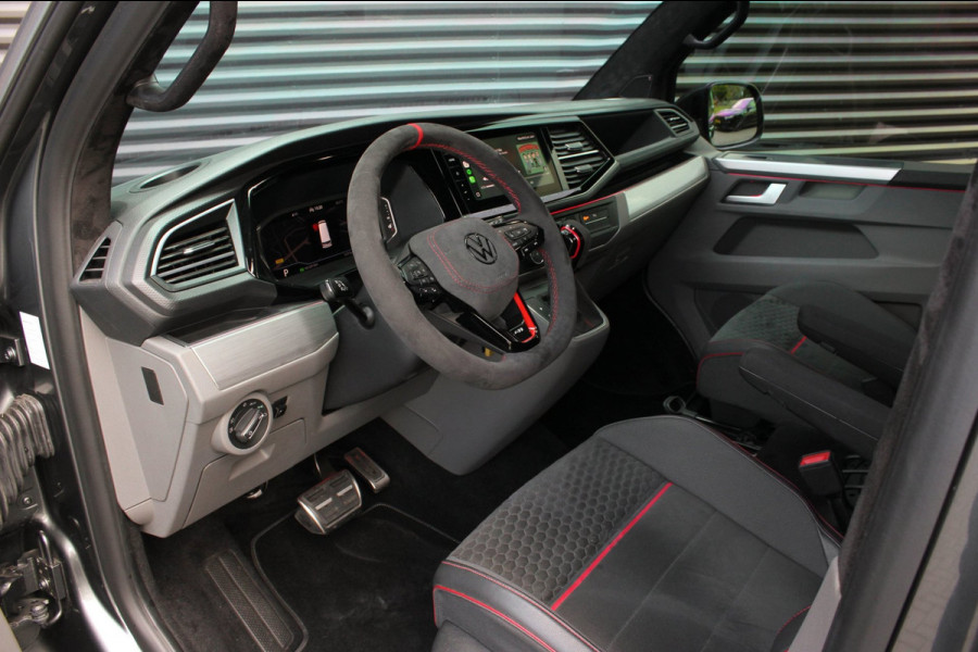 Volkswagen Transporter 2.0 TDI L1H1 204PK JB- EDITION DSG / PDC / SCHROEFSET / GTI INTERIEUR / SUBWOOFER / APPLE CARPLAY /NAVI