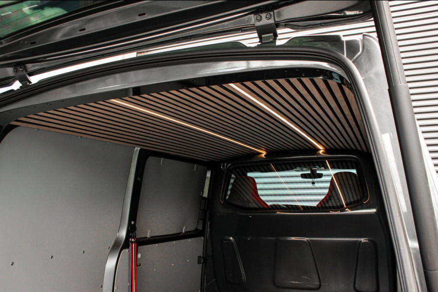 Volkswagen Transporter 2.0 TDI L1H1 204PK JB- EDITION DSG / PDC / SCHROEFSET / GTI INTERIEUR / SUBWOOFER / APPLE CARPLAY /NAVI