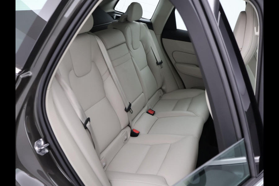 Volvo XC60 2.0 T5 250 PK AWD INSCRIPTION + LUCHTVERING | WEGKL. TREKHAAK | APPLE CARPLAY | MEMORY