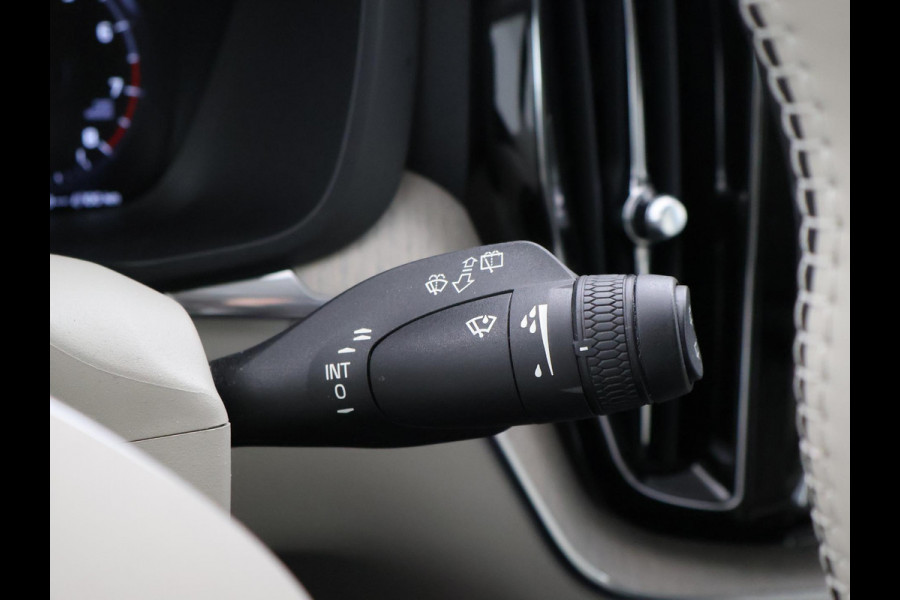 Volvo XC60 2.0 T5 250 PK AWD INSCRIPTION + LUCHTVERING | WEGKL. TREKHAAK | APPLE CARPLAY | MEMORY