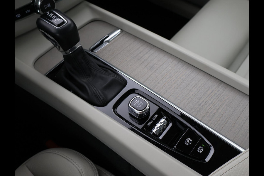 Volvo XC60 2.0 T5 250 PK AWD INSCRIPTION + LUCHTVERING | WEGKL. TREKHAAK | APPLE CARPLAY | MEMORY