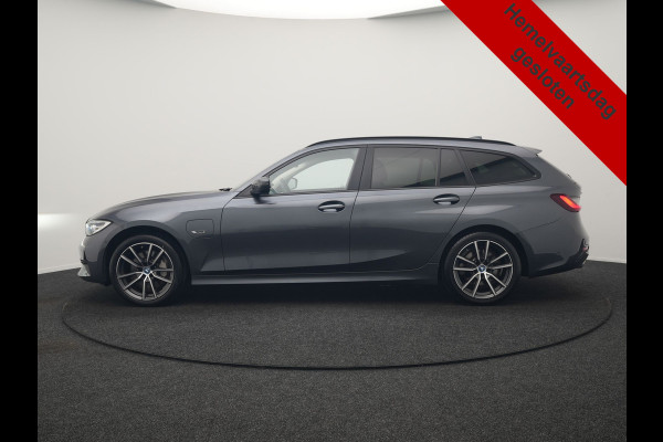 BMW 3 Serie Touring 330e xDrive 292pk Dealer O.H. PHEV | Cruise Control | Camera | Lederen Sportstoelen Verwarmd | Apple Carplay | Blis | Park Assistant | Navigatie | DAB | Virtual | 18''L.M. | Plug In Hybrid |