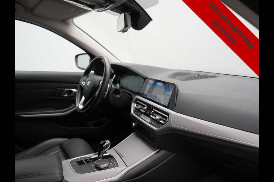 BMW 3 Serie Touring 330e xDrive 292pk Dealer O.H. PHEV | Cruise Control | Camera | Lederen Sportstoelen Verwarmd | Apple Carplay | Blis | Park Assistant | Navigatie | DAB | Virtual | 18''L.M. | Plug In Hybrid |